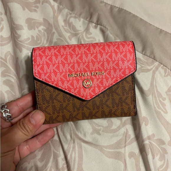 Michael Kors Jet Set Charm Dahlia Multi
Trifold Wallet NWT - Picture 3 of 6